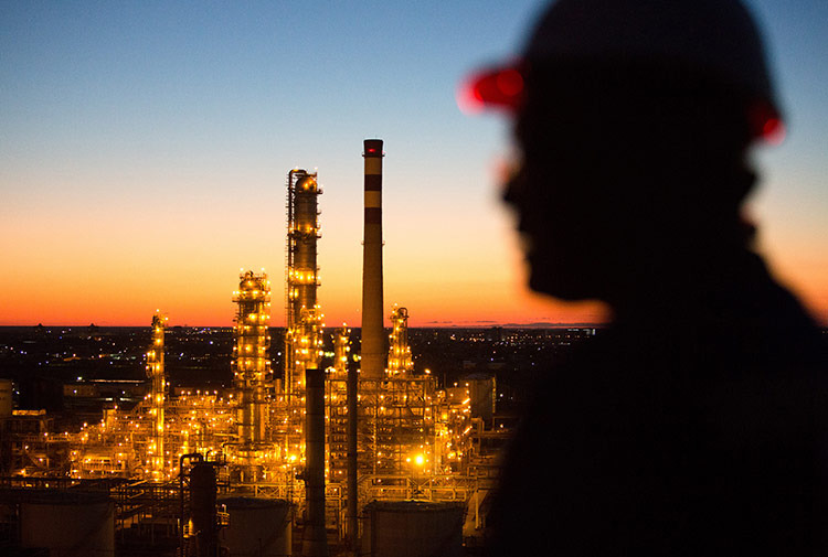 Giá dầu hồi phục do lo ngại căng thẳng địa chính trị