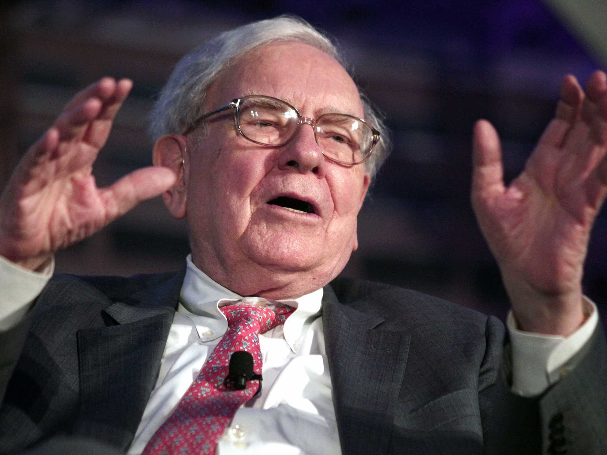 Bằng tuổi bạn, Warren Buffett đã kiếm được bao nhiêu tiền?