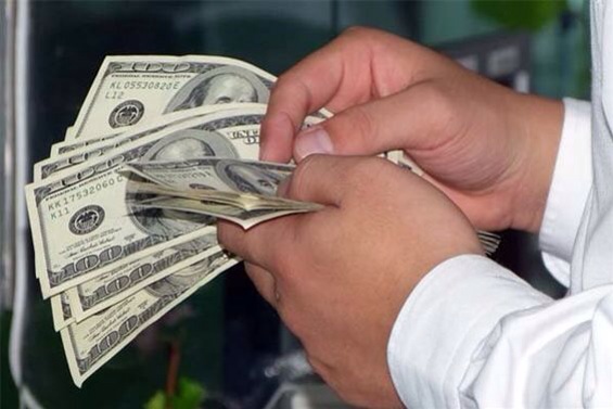 NHNN có thể đã bán ra đến 1,5 tỉ đô-la để giữ tỷ giá