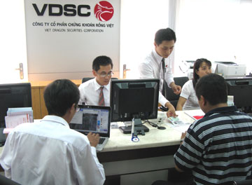 VDSC: Lợi nhuận 6 tháng giảm 19% so với cùng kỳ