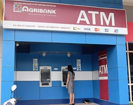 ATM “nuốt” tiền: Agribank bảo khách chờ ATM đủ 5 triệu đồng sẽ... trả