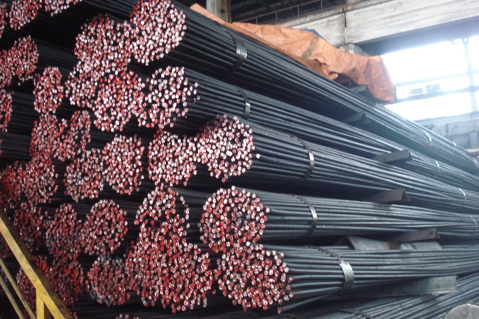 Giá cổ phiếu HPG bứt phá sau tin Chủ tịch đăng ký mua 10 triệu CP