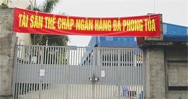 Thắng kiện, ngân hàng vẫn 