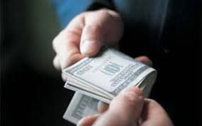 Tiếp tục cho phép DN nhập khẩu xăng dầu và xuất khẩu vay ngoại tệ