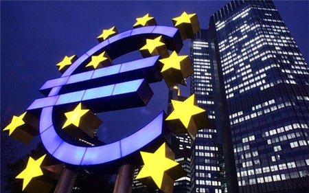 ECB tiếp tục giữ nguyên mức lãi suất thấp kỷ lục