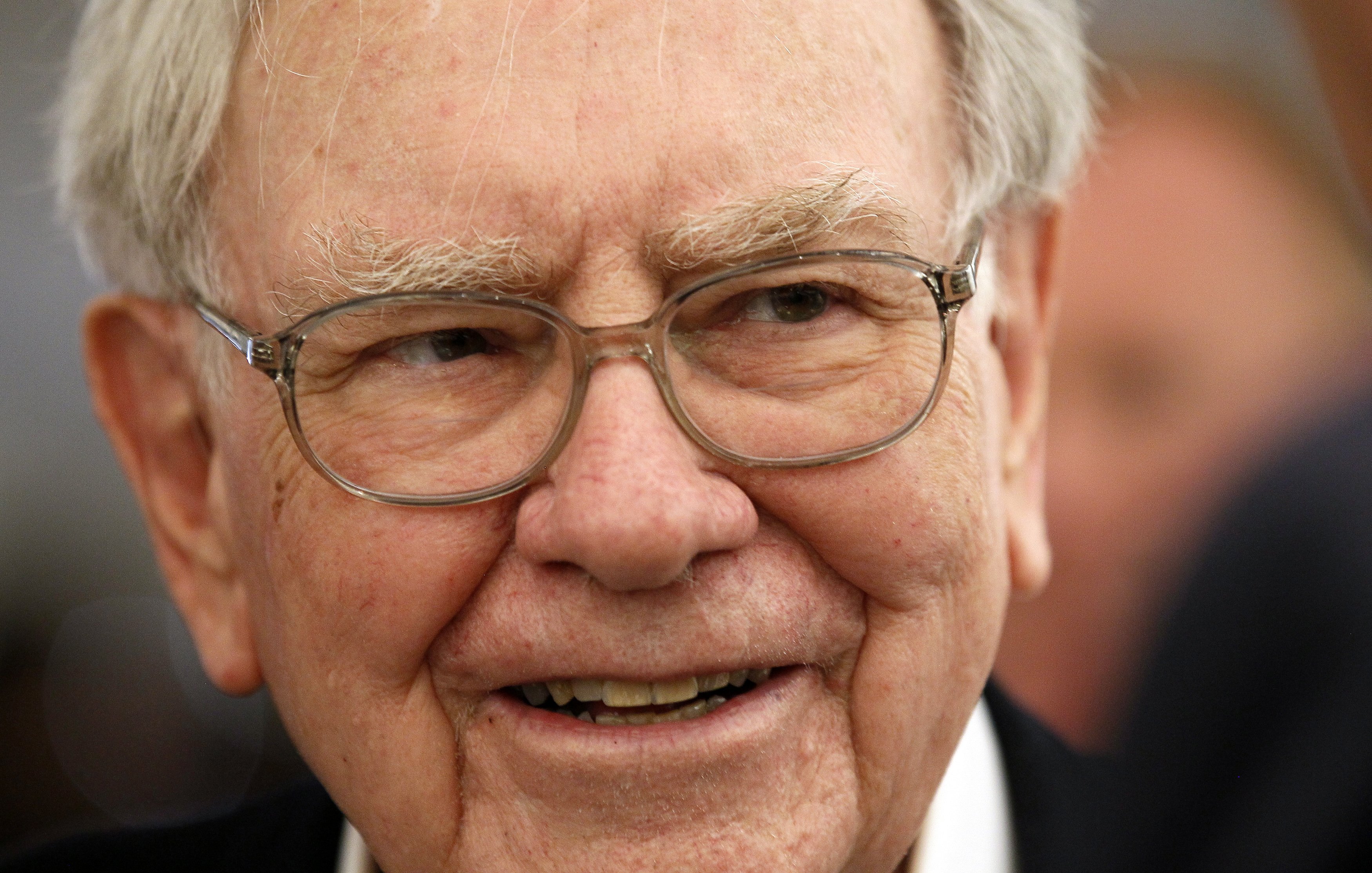 Warren Buffett đã biến 5 tỷ USD thành 12,2 tỷ USD như thế nào?