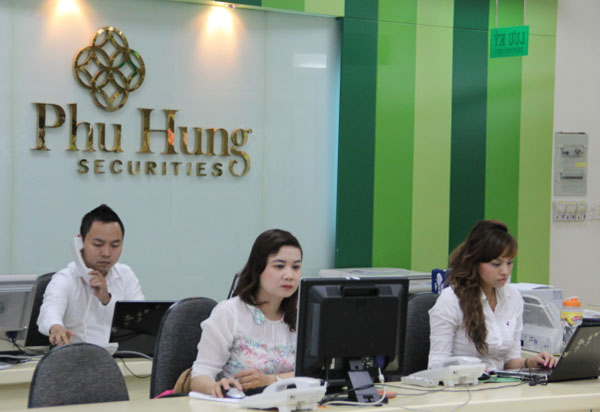 Thêm thương vụ hợp nhất CTCK thứ hai trong năm 2015