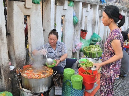 Bán 10 tô phở mỗi ngày phải nộp thuế !