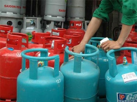 Nửa đầu tháng 12, giá xăng dầu, LPG, lúa gạo giảm