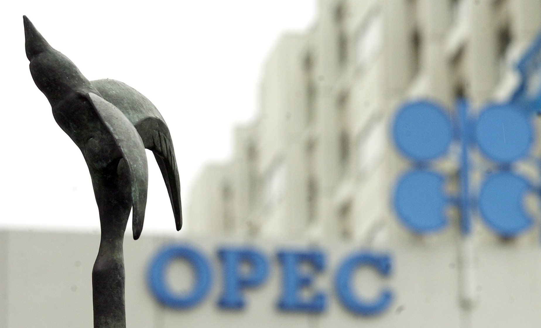 Các thành viên OPEC đồng loạt tăng giá bán dầu thô cho châu Á