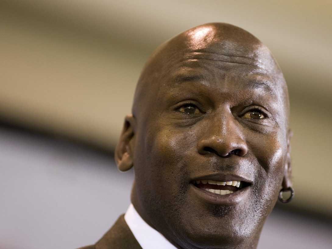 'Soi' cách kiếm tiền và tiêu tiền của Michael Jordan