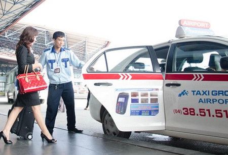 Xăng giảm giá 8 lần, chỉ 1 DN taxi giảm giá