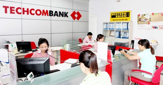 Chủ tịch Techcombank và người thân đồng loạt đăng ký bán cổ phiếu