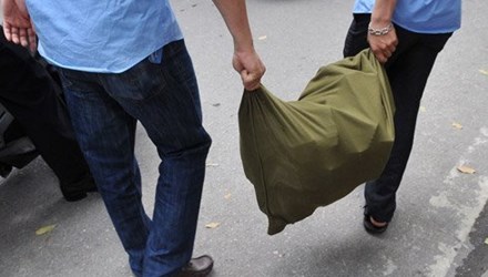 Nhân viên ngân hàng làm mất bao tải tiền chứa 1,5 tỷ đồng