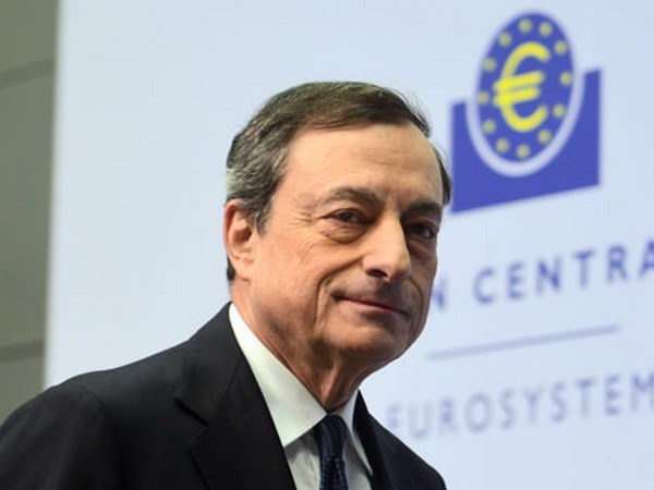 ECB giữ nguyên lãi suất, sẵn sàng hành động để hỗ trợ nền kinh tế