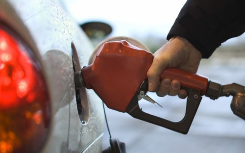 Nghịch lý giá dầu càng giảm, Petrolimex càng lãi ít