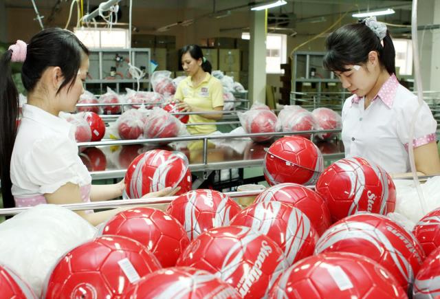 Ngành da giày vượt rào kỹ thuật trong thương mại 