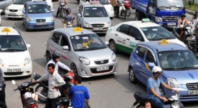  Nhiều doanh nghiệp taxi giảm giá cước 